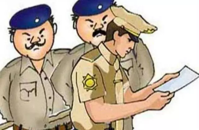 चार पुलिसकर्मियों पर एक्शन: ट्रेनिंग के दौरान खर्राटा भरने वाले चार पुलिसकर्मियों पर गिरी गाज, सोशल मीडिया में VIRAL हुआ था VIDEO