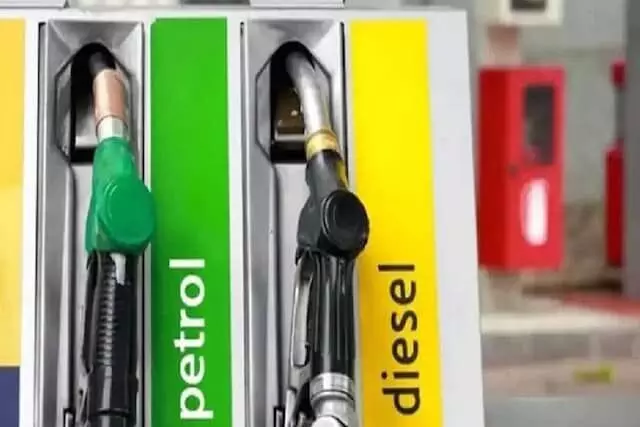 Petrol Diesel Price Today : फटाफट करें चेक...बदल गए पेट्रोल-डीजल के रेट