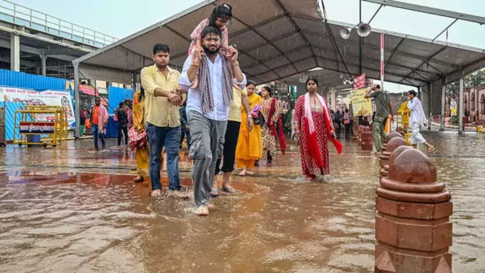 6 अफसर सस्पेंड: पहली ही बारिश में धाराशायी हो गया राम पथ, सरकार ने छह अफसरों को किया सस्पेंड