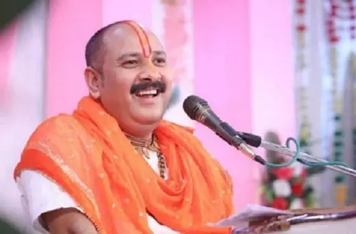 Pandit Pradeep Mishra : अब मां ताप्ती के अपमान के विवाद में घिरे पंडित प्रदीप मिश्रा...मंदिर के पुजारी बोले- माफी मांगे