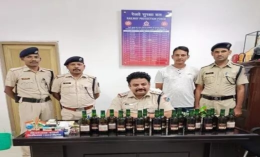 Ranchi : RPF ने रांची स्टेशन पर 18 शराब की बोतलें जब्त की