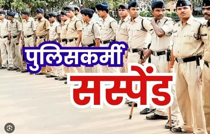 चार पुलिसकर्मी सस्पेंड: युवक को फंसाने के लिए कार में जबरन रखी पिस्टल, फिर कर लिया गिरफ्तार, देखें VIDEO