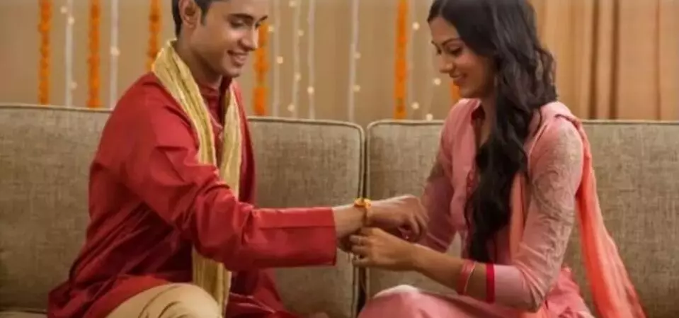 Raksha Bandhan 2024: क्यों मनाते हैं रक्षाबंधन, कैसे हुई थी इस पर्व की शुरुआत? जानिए पौराणिक महत्व