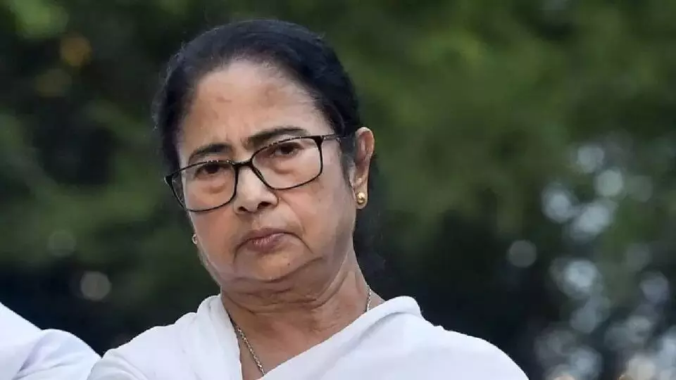 Mamata Banerjee : क्या बन पाएगी बात? ममता बनर्जी के घर पहुंचे 15 डॉक्टर, पर नही हो रही है बात...VIDEO