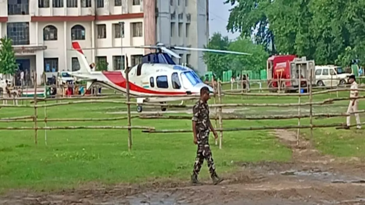 ...और झारखंड में राजनाथ सिंह का हेलीकॉप्टर ही नहीं उड़ पाया, सड़क मार्ग से लौटना पड़ा वापस, जानिये वजह