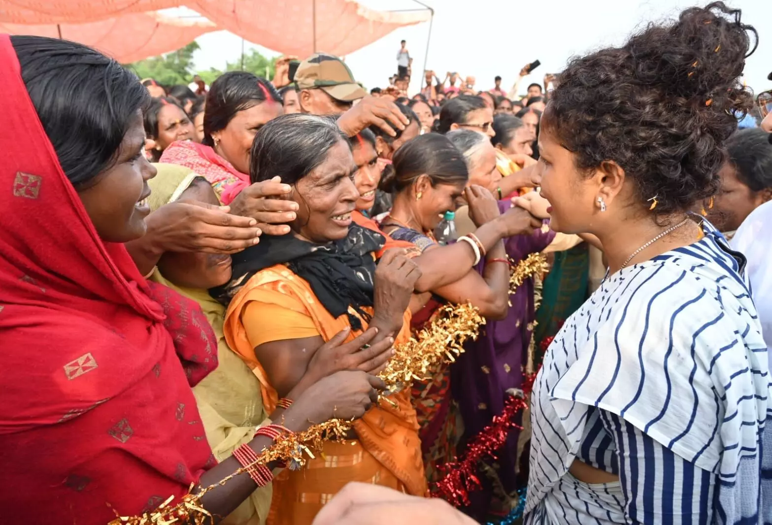 पेंशन देने वाले हेमंत बेटा के लिए मैं रखी हूं जितिया व्रत बुजुर्ग अम्मा की बात पर अभिभूत हुई कल्पना, हेमंत भी बोले, धन्यवाद मां