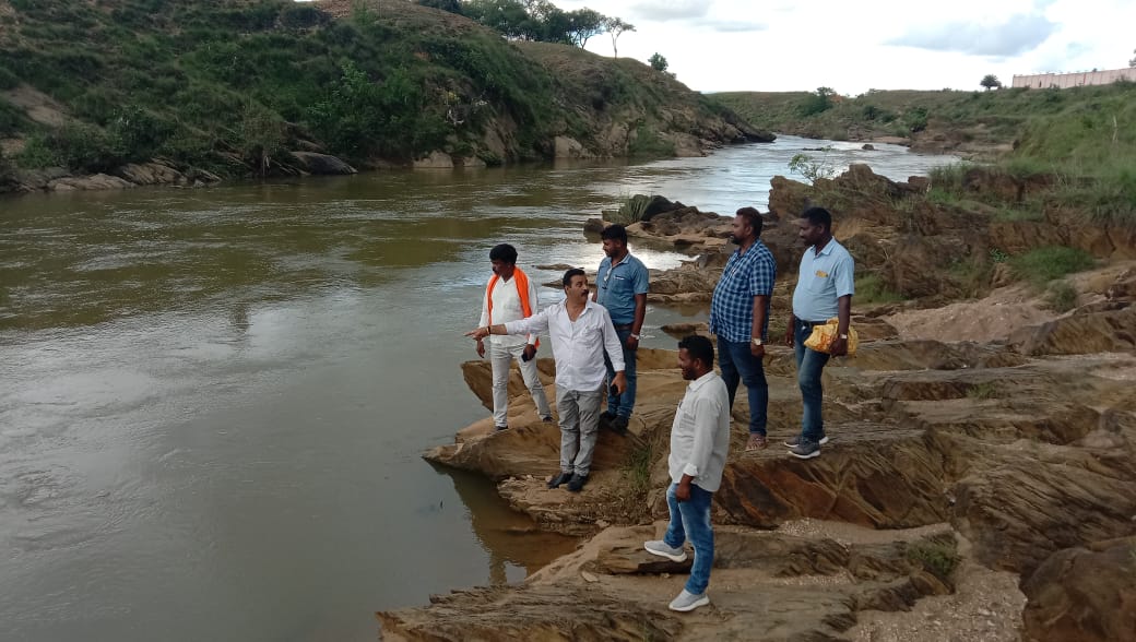 ब्रेकिंग: चाईबासा के संजय नदी की तेज धार में बह गए हॉर्टिकल्चर कॉलेज के 2 छात्र