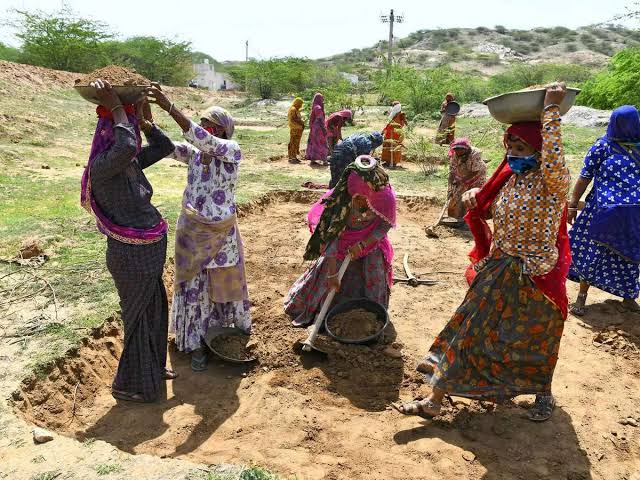 ग्रामीण विभाग के सचिव का सख्त निर्देश: मनरेगा कार्य में किसी प्रकार की लापरवाही बर्दाश्त नहीं.... क्षेत्र भ्रमण नहीं करने मिशन दल पर होगी कारवाई