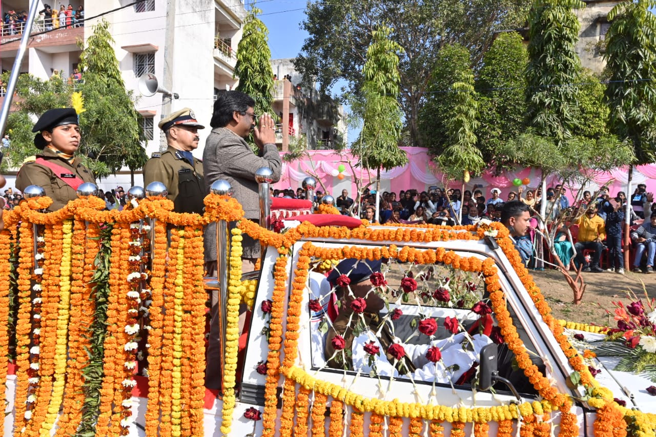 जैप-3 के पासिंग परेड में शामिल हुए CM हेमंत सोरेन, बोले- महिलाओं की भागेदारी बढ़ना राज्य के लिए शुभ संकेत