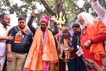 CM हेमंत सोरेन पहुंचे पहाड़ी मंदिर : शिव बारात में हुए शामिल