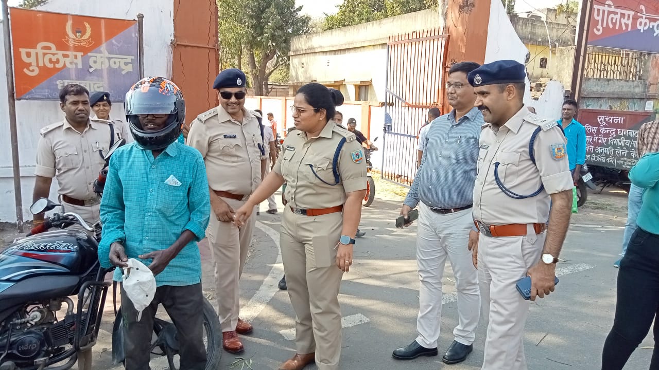 Traffic Police Action : सिंगल नही डबल हेलमेट होगा अनिवार्य, नियम उल्लंघन करने पर काटा गया चालान