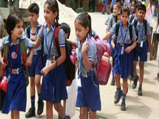 School Timing change: मौसम में बदलाव के बाद इस जिले में फिर बदला स्कूलों का समय, आदेश जारी...