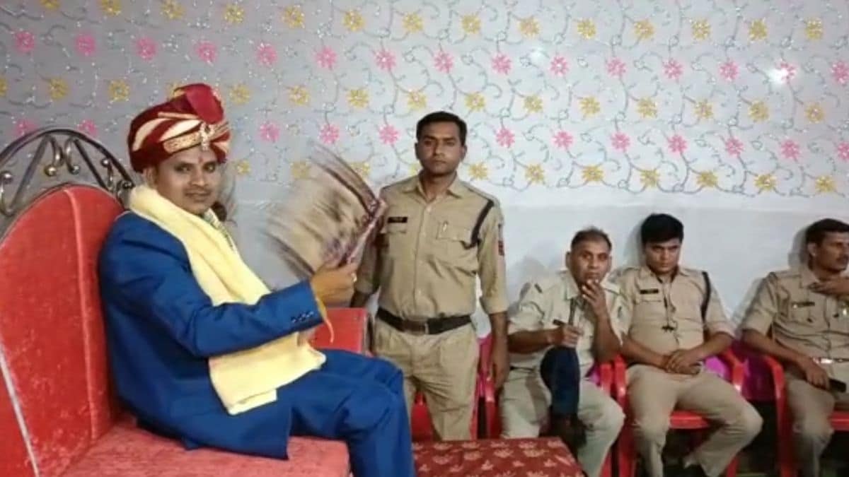 पुलिसवाले बने बाराती : शराब के चक्कर में पकड़ाया था दुल्हा, पुलिसवालों ने बाराती बनकर करायी शादी… फिर कर दिया जेल में बंद…