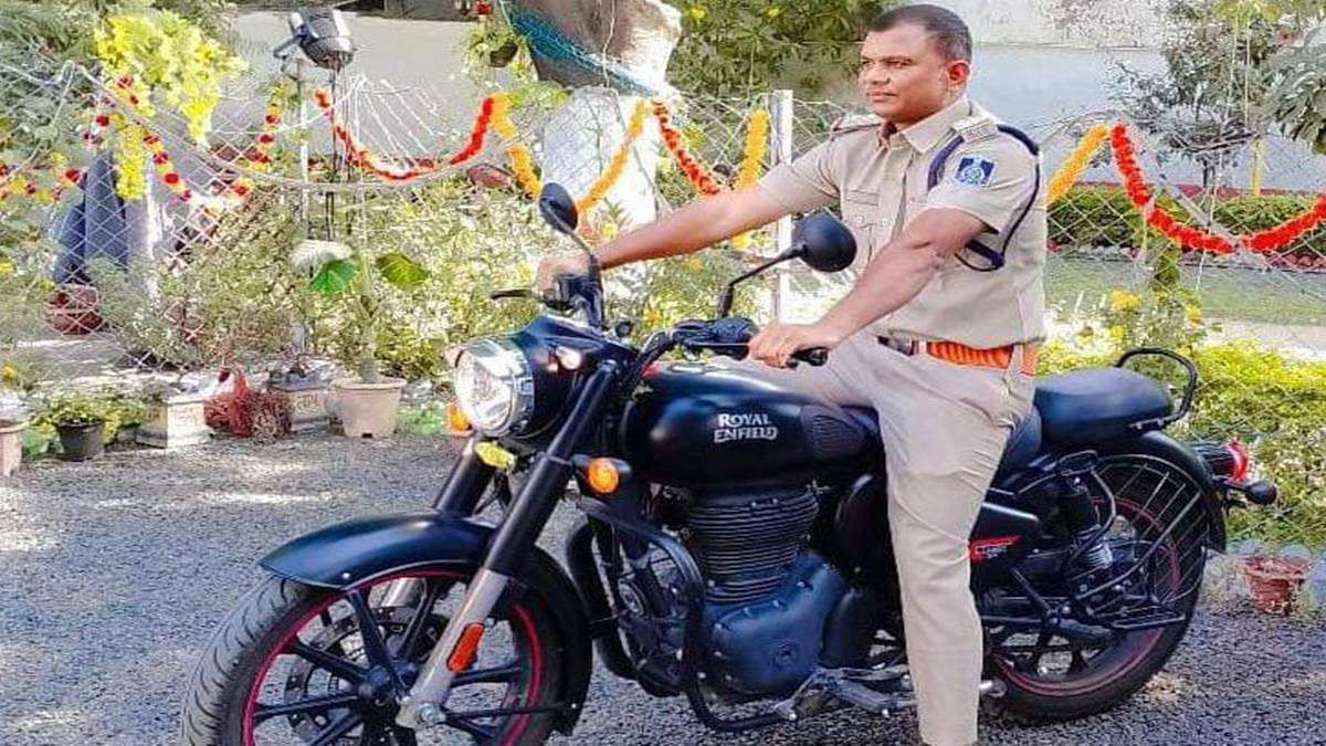 इंस्पेक्टर की मौत : शव की सूचना पर नदी में लगा दी छलांग, पुलिसकर्मियों के सामने ही डूबकर हो गयी मौत, मच गया हड़कंप