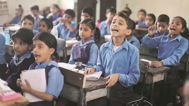 स्कूल ब्रेकिंग : आज देर शाम 6 बजे तक खुले रहेंगे स्कूल, जारी हुआ आदेश, जानिये क्या है इसकी वजह