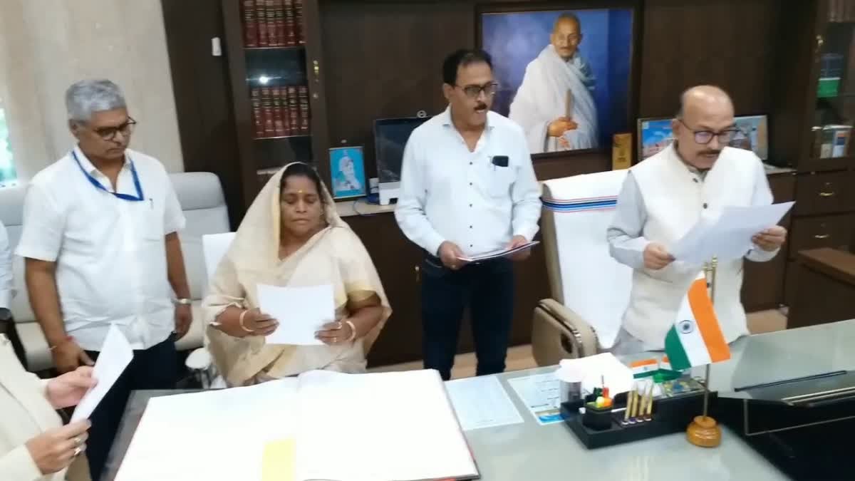मंत्री बेबी देवी ने विधान सभा की सदस्यता ग्रहण की, स्पीकर रवींद्रनाथ महतो ने दिलाई शपथ