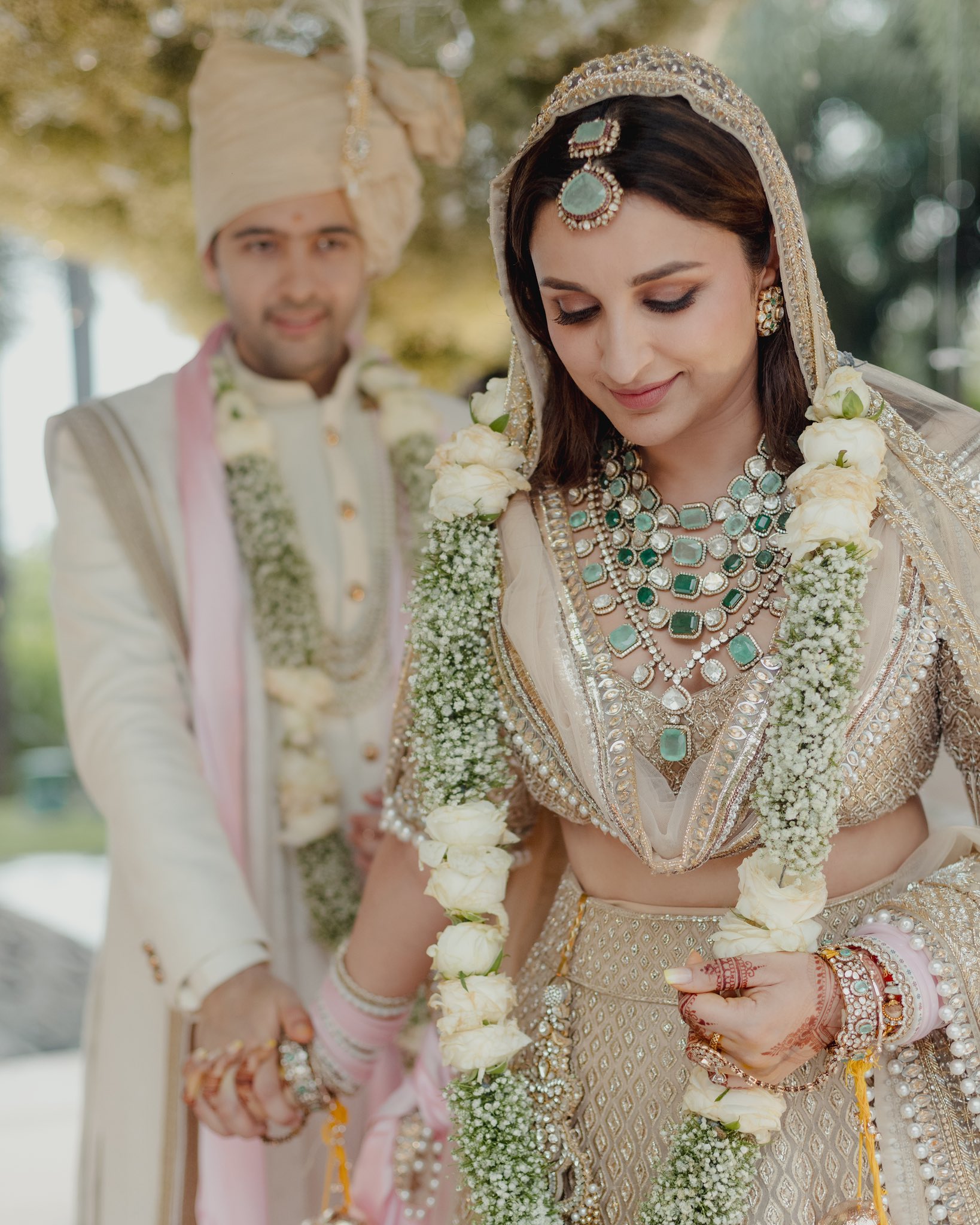 Raghav-Parineeti Wedding : पेस्टल लहंगे में परिणीति ने ढाया कहर, एक्ट्रेस ने शेयर किया शादी की तस्वीरें