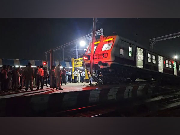 Train Accident : जब पटरी छोड़ अचानक प्लेटफार्म पर दौड़ने लगी ट्रेन, मची अफरातफरी, देखें Video