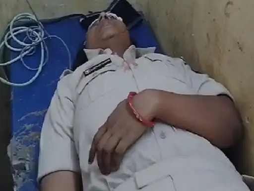 राज्यपाल के काफिले की पुलिस वैन दुर्घटनाग्रस्त, एंबुलेंस ने मारी टक्कर, महिला सिपाही हुई घायल, जिला अस्पताल में कराया गया भर्ती