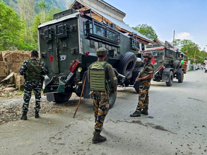 मेजर सहित दो जवान शहीद:  आतंकवादियों के साथ भीषण मुठभेड़, सेना के अफसर सहित दो जवान शहीद, कई घायल