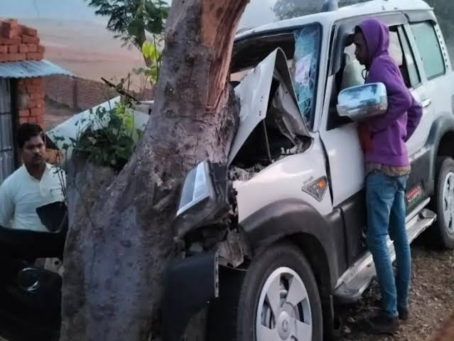 गिरिडीह : बारात से लौट रही गाड़ी दुघर्टनाग्रस्त, भीषण सड़क हादसे में 6 की मौत, 1 की हालत गंभीर