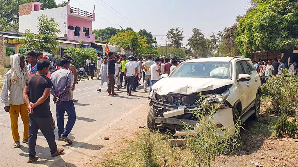 भाजपा प्रत्याशी के काफिले ने चार लोगों को रौंदा, दो लोगों की गयी जान, दो की हालत नाजुक, फार्च्यूनर गाड़ी के भी उड़े परखच्चे