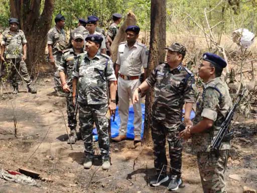 झारखंड: नक्सलियों ने जिंदा जलाया, हथियारबंद नक्सलियों ने गाड़ी में लगा दी आग, जिंदा जलकर कर्मी की ..