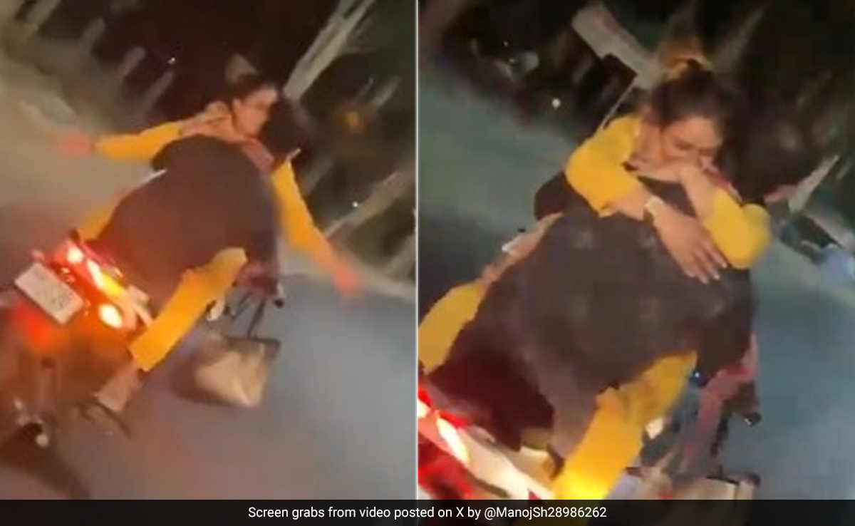 Bike पर रोमांस :चलती बाइक में अश्लील हरकत और रोमांस करते दिखे प्रेमी जोड़े, वायरल वीडियो पर पुलिस ने किया डिटेन,फिर.... देखें VIDEO