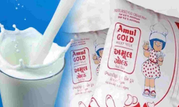 दूध के दाम बढ़े : चुनावी नतीजों से पहले दूध पीने वालों को बड़ा झटका,  जानिए कितने में मिलेगी आपकी दूध