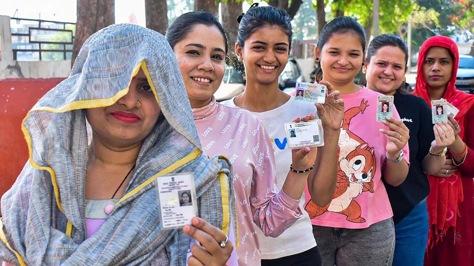 चुनाव चालू है : झारखंड में आज बहुरानी व दो सांसदों की किस्मत दांव पर, देखिये कहां कितने वोटर कर रहे मताधिकार का इस्तेमाल