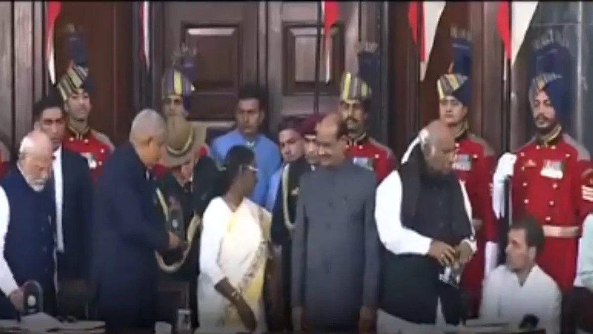 राष्ट्रपति खड़ी रहीं, बैठ गए राहुल गांधी, ध्यान इधर उधर, BJP ने लगाया आरोप, अमित मालवीय ने शेयर किया VIDEO