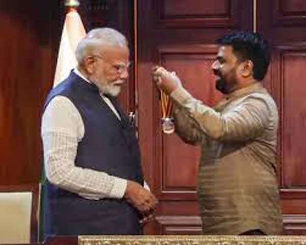 PM Modi को श्रीलंका में मिला मिथ्रा विभूषण पुरस्कार..