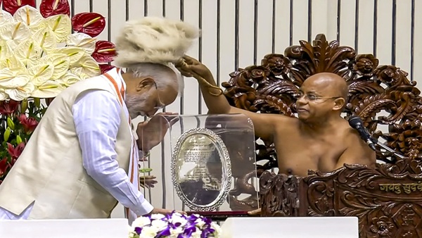 प्रधानमंत्री मोदी को मिला 'धर्म चक्रवर्ती' सम्मान, आचार्य विद्यानंद जी महाराज के शताब्दी समारोह का किया भव्य उद्घाटन