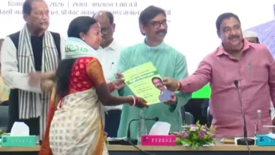 झारखंड में रोजगार का बड़ा दिन...CM हेमंत सोरेन ने 336 अभ्यर्थियों को बांटे नियुक्ति पत्र, युवाओं में दिखी नई उम्मीद