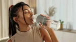 Daily Water Intake: रोज 8 गिलास पानी पीना जरूरी? कहीं आप जरूरत से ज्यादा तो नहीं पी रहे! जानिए शरीर के हिसाब से कितना Water Intake है सही