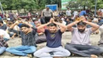 JSSC-CGL Protest: गले में फंदा डालकर सड़क पर उतरे चयनित अभ्यर्थी! प्रोजेक्ट भवन के बाहर तीसरे दिन भी हंगामा, सरकार से पूछा- अब हमारा क्या होगा?