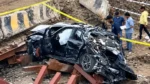 खौफनाक हादसा! रोड पर मौत की रफ्तार… 200 की स्पीड में दौड़ रही BMW…रेलिंग और बिजली के खंभे से टकराने के बाद चकनाचूर….3 की मौत..